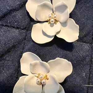 Elegant White Floral Earrings